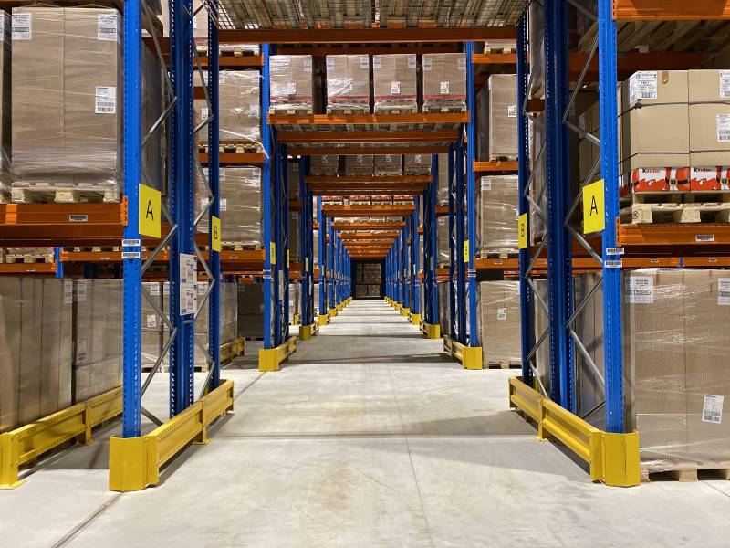 Installation de rayonnages industriels lourds, mi-lourds et léger par un expert du en solutions de stockage à Lyon en Rhône-Alpes